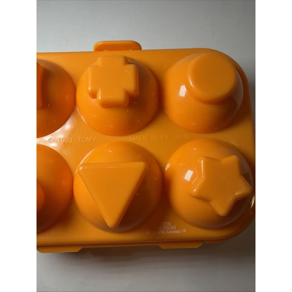 Vintage 1993 Tomy HIDE & SQUEAK EGGS Shape Color Sorting with Chicks Inside Toy